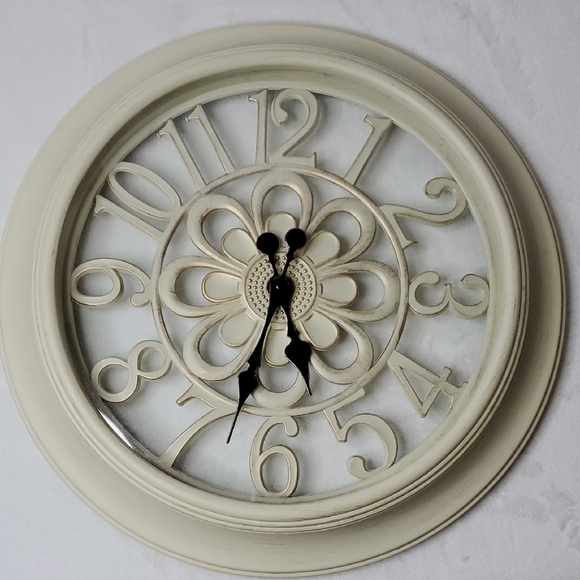 Elegant Cream Flower Wall Clock 18" - Picture 2 of 7